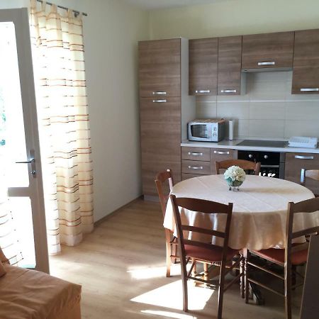 Apartment Biserka Barbat na Rabu Zewnętrze zdjęcie