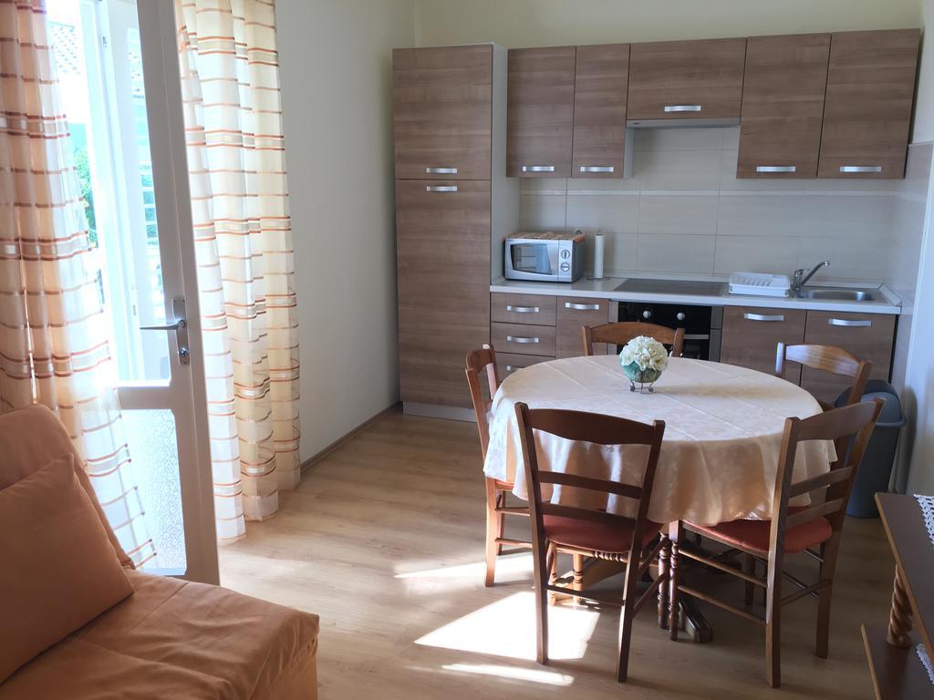 Apartment Biserka Barbat na Rabu Zewnętrze zdjęcie